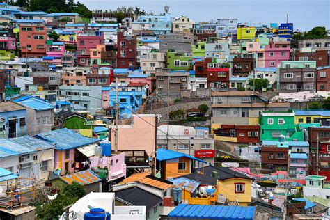  Gamcheon Culture Village: En Färgstark och Mystisk Oas i Busan!