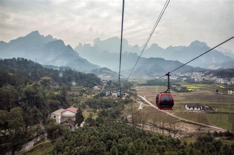  Tianmenshan Gläntan: En Himmlisk Upplevelse Med Bergbana I Molnen!